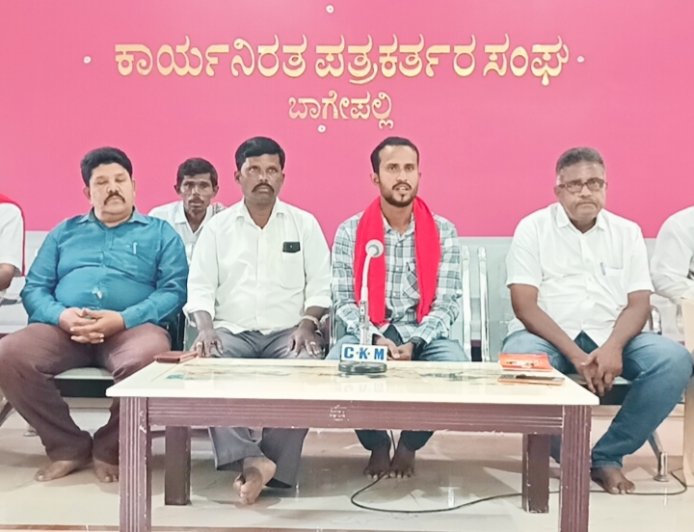 ಕೇಂದ್ರ ಸರ್ಕಾರದ ವಿರುದ್ಧ ಕೆಂಬಾವುಟ ಅಡಿಯಲ್ಲಿ ಹೋರಾಟಕ್ಕೆ ಸಜ್ಜು