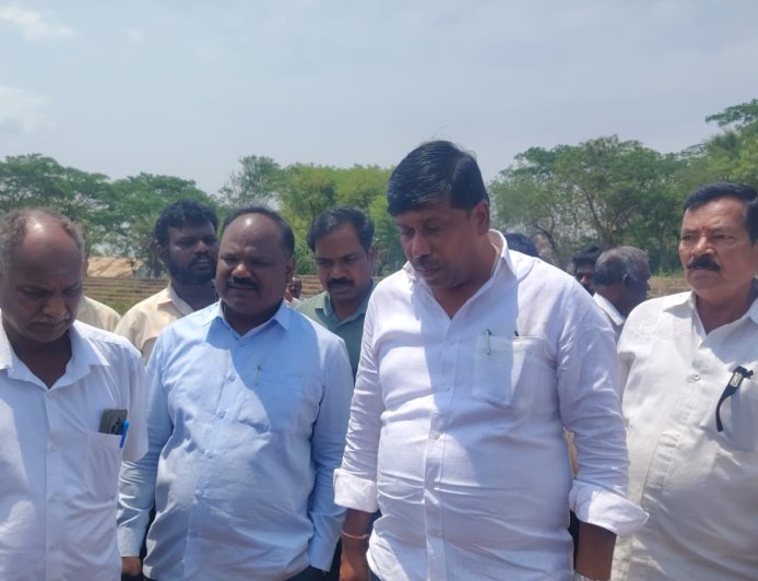 ಜುಮ್ಕಾನ ಫುಟ್ಬಾಲ್ ಗ್ರೌಂಡ್ ಕ್ರೀಡೆಗೆ ಚಟುವಟಿಕೆಗೆ ಬಳಸಿ.: ಎಂ. ಮಲ್ಲೇಶ್ ಬಾಬು ಕರೆ 
