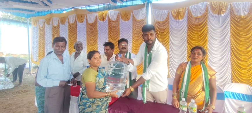 ಕೆಜಿಎಫ್ ನಲ್ಲಿ ಜೆಡಿಎಸ್ ಯುವ ಮುಖಂಡ ಪ್ರಕಾಶ್ ರವರಿಂದ ನೀರಿನ ಕ್ಯಾನ್ ವಿತರಣೆ