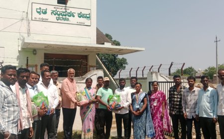 ಢವಳಗಿ ರೈತ ಸಂಪರ್ಕ ಕೇಂದ್ರದಲ್ಲಿ ರೈತರಿಗೆ ಬೀಜ ವಿತರಣೆ. FID ಮತ್ತು ಆಧಾರ ಕಾರ್ಡ್ ಕಡ್ಡಾಯ.