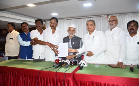 ವಿಜಯಾನಂದ್ ಕಾಶಪ್ಪನವರ್ ಸಚಿವ ಸ್ಥಾನ: ವೀರಶೈವ ಲಿಂಗಾಯಿತ- ಪಂಚಮಸಾಲಿ ಸಮಾಜ ಒತ್ತಾಯ ಲಿಂಗಾಯಿತ-ಪಂಚಮಸಾಲಿ ಸಮುದಾಯಕ್ಕೆ 1ಉಪಮುಖ್ಯಮಂತ್ರಿ, ಎರಡು ಸಚಿವ ಸ್ಥಾನ ಕೊಡಿ