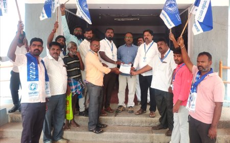 ನಾಗರಬೆಟ್ಟ ಗ್ರಾಮದ ಯುವಕ ರವಿಚಂದ್ರ ದೇವಪ್ಪ ಮಾದರ ಇವರ ಅಮಾನುಷ ಕೊಲೆಯನ್ನು ಖಂಡಿಸಿ ಹಿರಿಯೂರಿನ ಸರ್ಕಾರಿ ಆಸ್ಪತ್ರೆ ಮುಂಭಾಗದಲ್ಲಿರುವ ಬಾಬಾ ಸಾಹೇಬ್ ಡಾ. ಬಿ ಆರ್ ಅಂಬೇಡ್ಕರ್ ಅವರ ಪ್ರತಿಮೆಗೆ ಮಾಲಾರ್ಪಣೆ ಮಾಡಿ  ನಂತರ ಹಿರಿಯೂರು ತಾಲೂಕು ಕಚೇರಿ ತೆರಳಿ ಶಿರಸ್ತೆದಾರ್ ಆದ ಮಾನ್ಯ ತಿಪ್ಪೇಸ್ವಾಮಿ ಸರ್ ರವರ ಮುಖಾಂತರ ಸನ್ಮಾನ್ಯ ಶ್ರೀ ಮುಖ್ಯಮಂತ್ರಿಗಳಿಗೆ ಮನವಿ ಸಲ್ಲಿಸಲಾಯಿತು