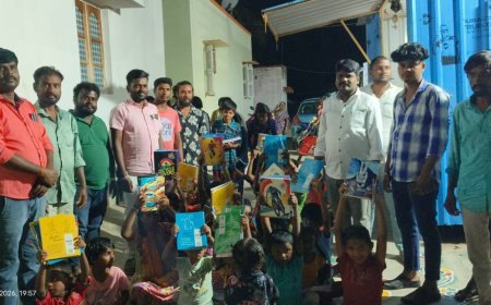 ಬಡ ವಿದ್ಯಾರ್ಥಿಗಳಿಗೆ ಕಲಿಕಾ ಸಾಮಗ್ರಿ ವಿತರಣೆ: ಮಾನವೀಯತೆ ಮೆರೆದ ‘ಜೈಭೀಮ್ ಶ್ರೀನಿವಾಸ್’