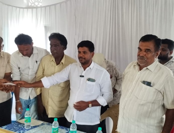 ರೈತರ ಸಂಕಷ್ಟಕ್ಕೆ ಸ್ಪಂದನೆ; ಆರ್ಥಿಕ ನೆರವು ನೀಡಿ ಮಾನವೀಯತೆ ಮೆರೆದ ಸಮಾಜ ಸೇವಕ ವಿ. ಮೋಹನ್ ಕೃಷ್ಣ