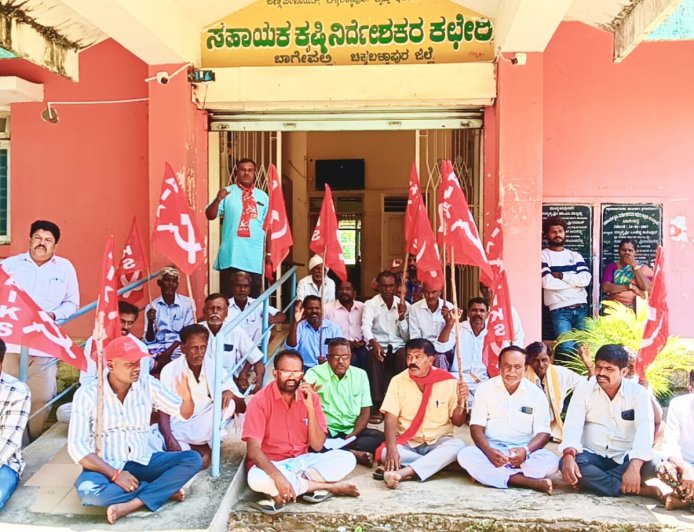 ಬಡ ರೈತರನ್ನು ಗುರ್ತಿಸಿ ಸರ್ಕಾರಿ ಸೌಲಭ್ಯಗಳನ್ನು ವಿತರಸಿ-ಕೆ.ಪಿ.ಆರ್.ಎಸ್ ಕಾರ್ಯದರ್ಶಿ ಡಿ.ಟಿ.ಮುನಿಸ್ವಾಮಿ
