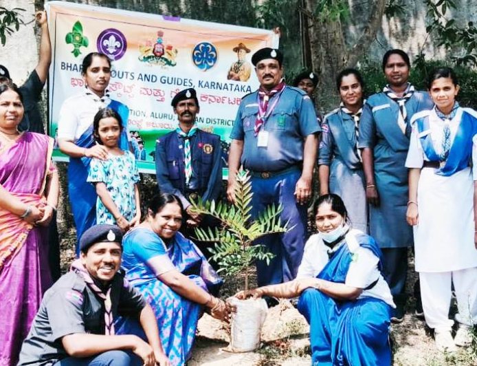 ಭಾರತ್ ಸ್ಕೌಟ್ಸ್ ಗೈಡ್ಸ್ ಸ್ಥಳೀಯ ಸಂಸ್ಥೆ ಆಲೂರು ವತಿಯಿಂದ ವಿಶ್ವ ಪರಿಸರ ದಿನಾಚರಣ ಪರಿಸರ ದಿನಾಚರಣೆ ಕೇವಲ ಜೂನ್ ೫ ಕ್ಕೆ ಮಾತ್ರ ಸೀಮಿತವಾಗದೇ ನಿರಂತರ ಕಾರ್ಯವಾಗಬೇಕು : ತಾಲ್ಲೂಕು ಕಾರ್ಯದರ್ಶಿ ಕೊಟ್ರೇಶ್ ಎಸ್. ಉಪ್ಪಾರ್