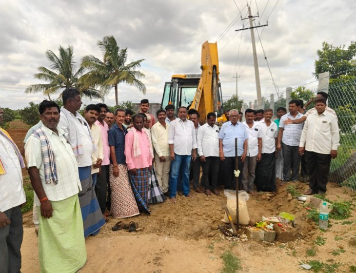 ವೆಂಗಸಂದ್ರ ಗ್ರಾಪಂ ವ್ಯಾಪ್ತಿಯ ಗ್ರಾಮಗಳಿಗೆ ಸಿಸಿ ರಸ್ತೆ ಭಾಗ್ಯ: ಶಾಸಕಿ ರೂಪಕಲಾ ಗೆ ಮುಖಂಡರಿಂದ ಕೃತಜ್ಞತೆ