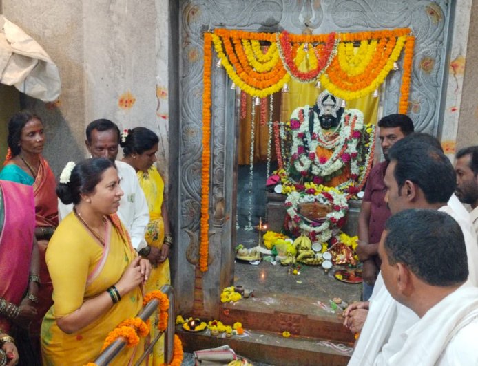 ಸೊಲ್ಲಾಪುರದಮ್ಮ  ದೇವಿ ವಾರ್ಷಿಕೋತ್ಸವ: ದೇವರ ದರ್ಶನ ಪಡೆದ ಶಾಸಕಿ ರೂಪಕಲಾ