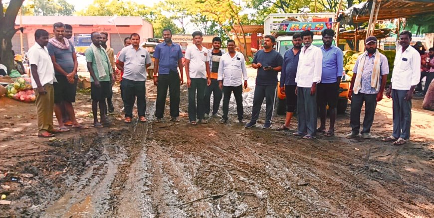 ಕೃಷಿ ಉತ್ಪನ್ನಮಾರುಕಟ್ಟೆ ಆವರಣದಲ್ಲಿ ಸ್ವಚ್ಛತೆ ಮರಚಿಕೆ-ಮೂಲಭೂತ ಸೌಕರ್ಯಗಳಿಂದ ವಂಚಿತ