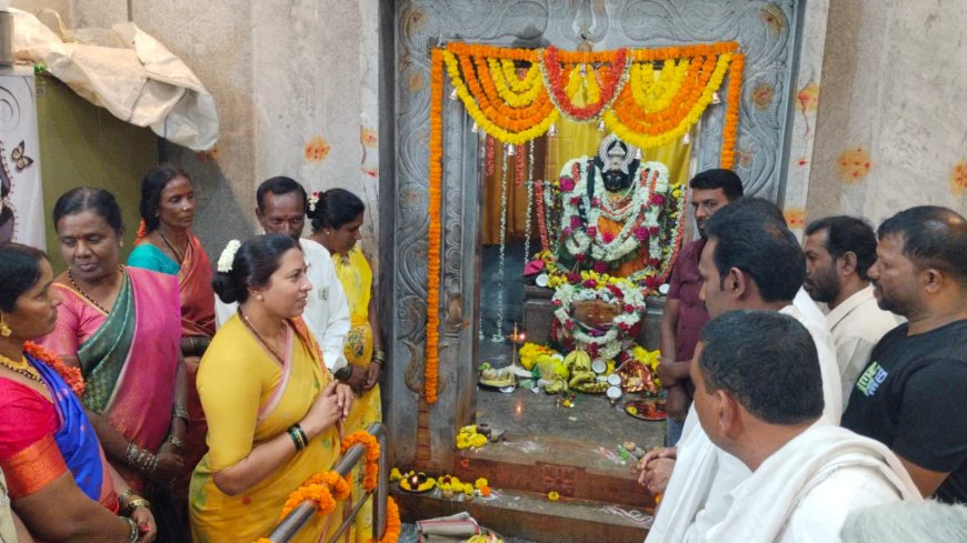 ಸೊಲ್ಲಾಪುರದಮ್ಮ  ದೇವಿ ವಾರ್ಷಿಕೋತ್ಸವ: ದೇವರ ದರ್ಶನ ಪಡೆದ ಶಾಸಕಿ ರೂಪಕಲಾ