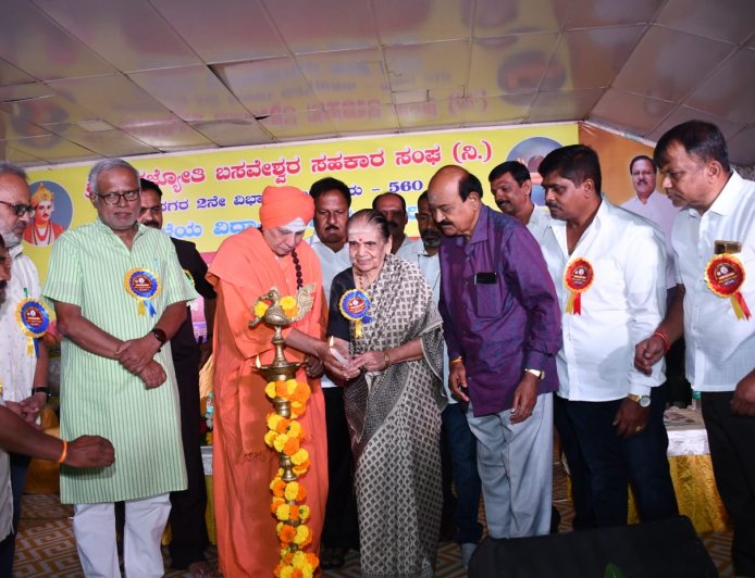 ಗಜ್ಯೋತಿ ಬಸವೇಶ್ವರ ಸಹಕಾರ ಸಂಘ, ಹಳೆಯ ವಿದ್ಯಾರ್ಥಿಗಳ ಸಮ್ಮಿಲನ, ಎಲ್ ಬಿ.ರಾಜಪ್ಪ ಅಭಿನಂದನಾ ಕಾರ್ಯಕ್ರಮ