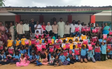 ಸರ್ಕಾರಿ ಶಾಲಾ ವಿದ್ಯಾರ್ಥಿಗಳಿಗೆ ದಾನಿಗಳಿಂದ ಕ್ರೀಡಾ ಸಮವಸ್ತ್ರ, ಟ್ರ್ಯಾಕ್‌ಸೂಟ್ ವಿತರಣೆ