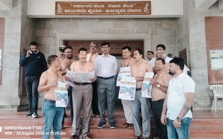 ಅಂಬೇಡ್ಕರ್ ಪ್ರತಿಮೆ ಲೋಕಾರ್ಪಣೆಗೆ ವಿಳಂಬ: ಬಿಜೆಪಿ ಮುಖಂಡರಿಂದ ಅರಬೆತ್ತಲೆ ಪ್ರತಿಭಟನೆ