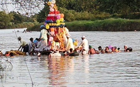 ವರದಾ ನದಿಯಲಿ ಸಿದ್ದಾರೊಡ, ಕಲ್ಮೇಶ್ವರ ತೇರು ಬಲು ಜೋರು