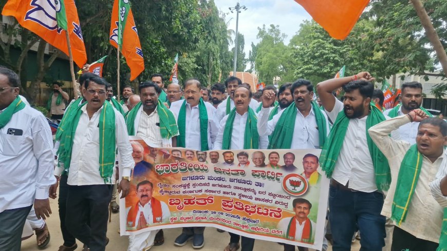 ಮಾಜಿ ಶಾಸಕರಾದ ಹೆಚ್.ಪಿ. ರಾಜೇಶ್ ಹಾಗೂ ಎಸ್.ವಿ. ರಾಮಚಂದ್ರಪ್ಪ ಅವರ ನೇತೃತ್ವದಲ್ಲಿ, ರೈತರ ಪರ ಬೃಹತ್ ಪ್ರತಿಭಟನೆ