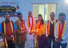ಬಹುಮಹಡಿ ಕಟ್ಟಡದ ಮೇಲೆ ಕನ್ನಡದ ಕಾವ್ಯಧಾರೆ ದಾಸರಹಳ್ಳಿ ಕಸಾಪ ಅಧ್ಯಕ್ಷ ಲಿಂಗರಾಜು ಎ. ಕಾಳೇನಹಳ್ಳಿ ಮೇಷ್ಟ್ರು ಅವರ ನೇತೃತ್ವದಲ್ಲಿ ವಿನೂತನ ದಸರಾ ಕನ್ನಡ ಕವಿಗೋಷ್ಠಿ