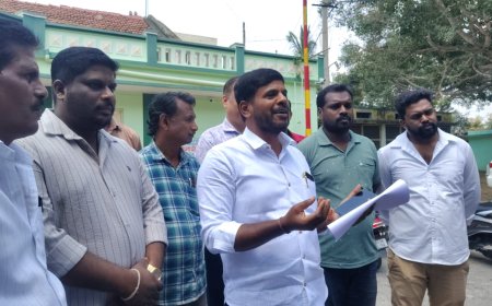 ಕೆಜಿಎಫ್ ನಗರಸಭೆ ಸಾರ್ವಜನಿಕ ಸೇವೆಯಲ್ಲಿ ವಿಫಲ: ವಿ. ಮೋಹನ್ ಕೃಷ್ಣ ಆರೋಪ ಒಂದು ತಿಂಗಳಾದರೂ ಅಶ್ವಥ್ ಲೇಔಟ್ ರಸ್ತೆ ಸಮಸ್ಯೆಗೆ ಪರಿಹಾರವಿಲ್ಲ; ಅಧಿಕಾರಿಗಳ ನಿರ್ಲಕ್ಷ್ಯಕ್ಕೆ ಆಕ್ರೋಶ ಮೂಲಸೌಕರ್ಯ ಕಲ್ಪಿಸಲು ಸಾಧ್ಯವಿಲ್ಲವೆಂದಾದರೆ ಮೈನಿಂಗ್ ಪ್ರದೇಶದ ಮತಗಳು ಬೇಡವೆಂದು ಶಾಸಕರು ಘೋಷಿಸಲಿ: ಸವಾಲು